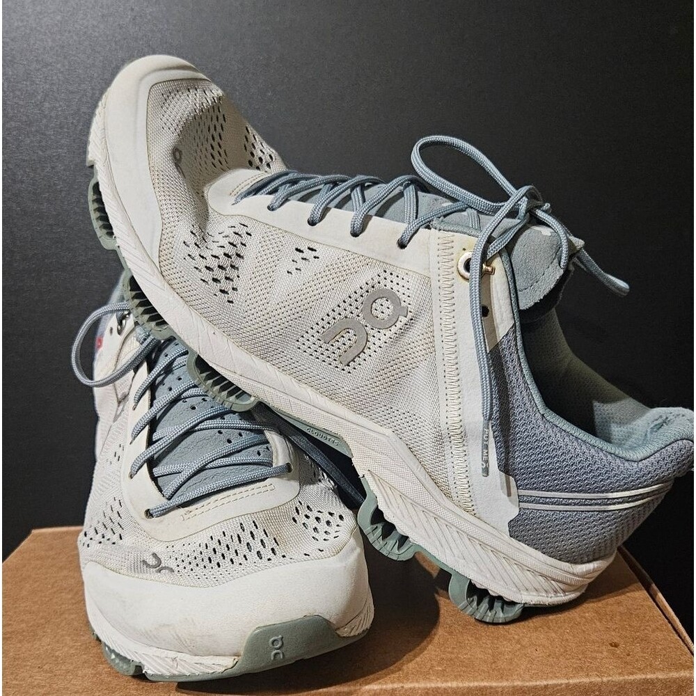 On Running Women’s Sneakers in Light Gray and White - Picture 2 of 10